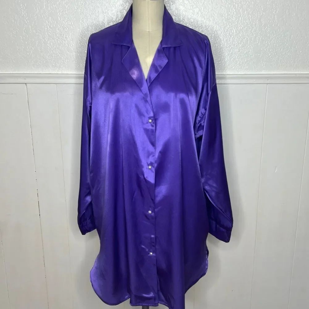Vintage VS Victorias Secret gold label purple nightgown shirt with pearl button